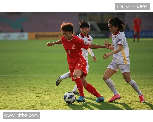 中国足球传奇球星回顾 从金哨到新星的光辉历程 中国足球传奇球星回顾 从金哨到新星的光辉历程