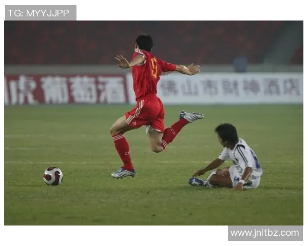 各大足球队当家球星运球技艺对比解析与精彩瞬间回顾